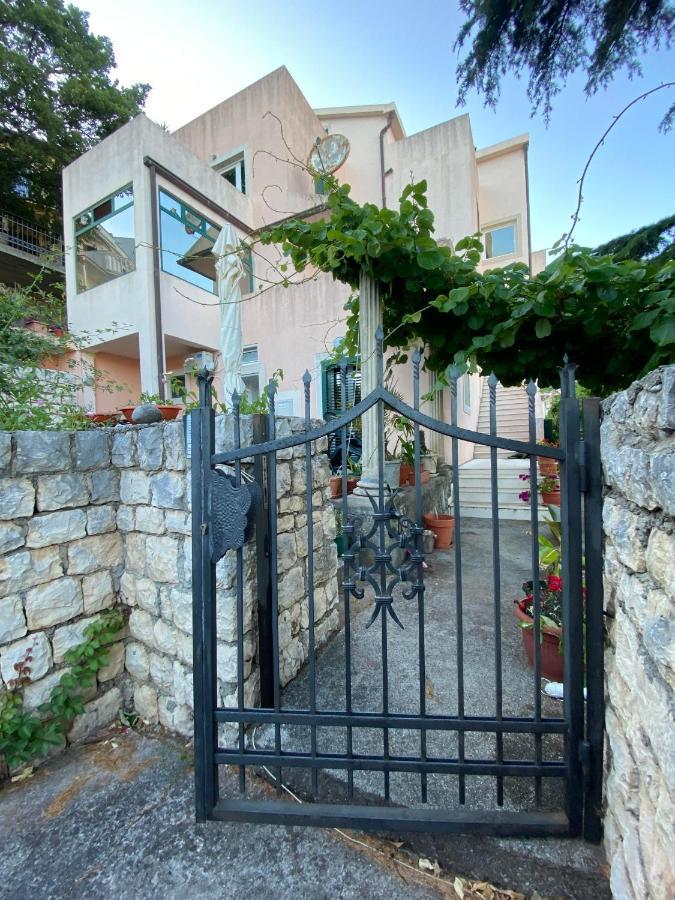 Apartments Mandarina Garden Petrovac ภายนอก รูปภาพ
