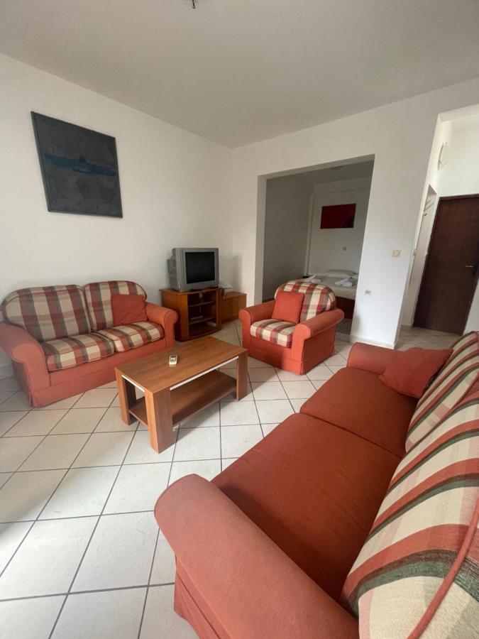 Apartments Mandarina Garden Petrovac ภายนอก รูปภาพ