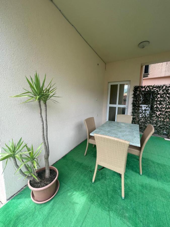 Apartments Mandarina Garden Petrovac ภายนอก รูปภาพ