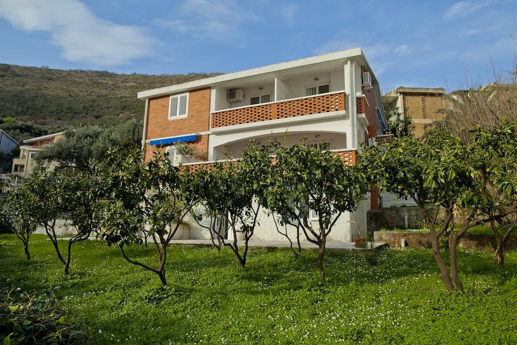 Apartments Mandarina Garden Petrovac ภายนอก รูปภาพ