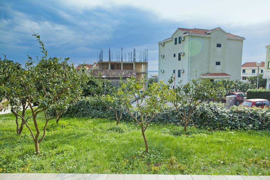 Apartments Mandarina Garden Petrovac ภายนอก รูปภาพ